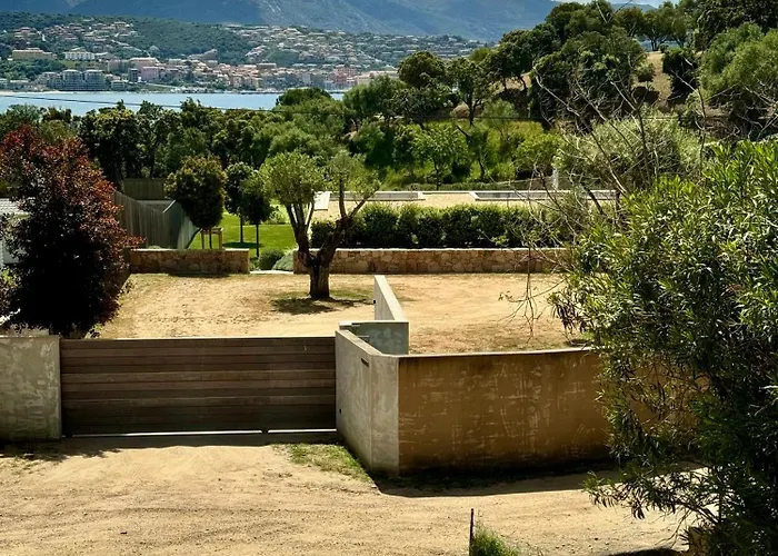 A 2 Pas De La * Olmeto (Corsica)